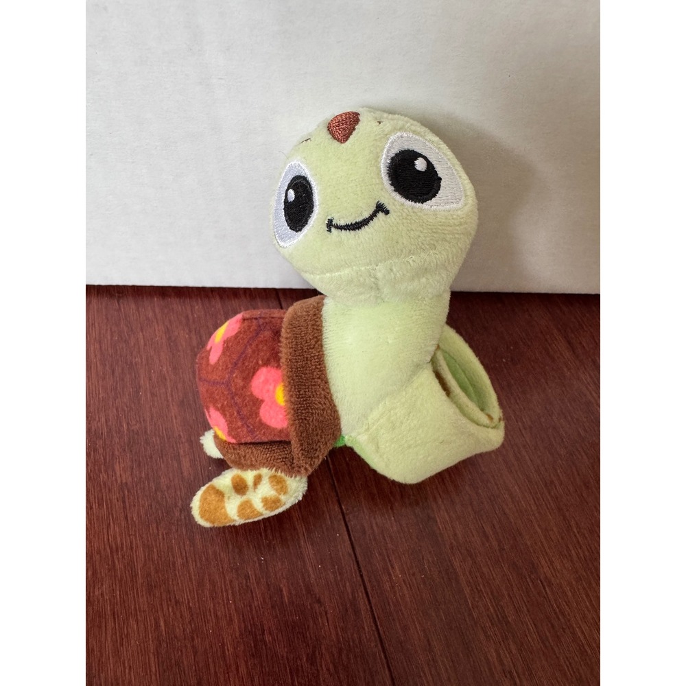 Disney Pixar Finding Nemo Squirt Turtle Plush Slap Bracelet Bulls i Toy Green